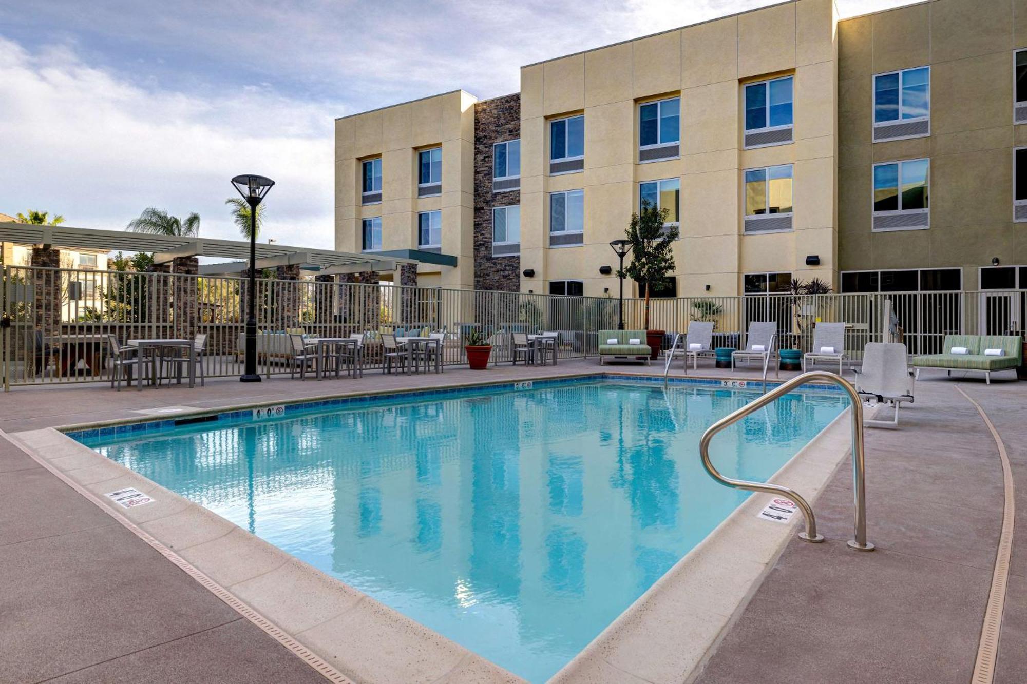 Hilton Garden Inn Темекула Екстер'єр фото